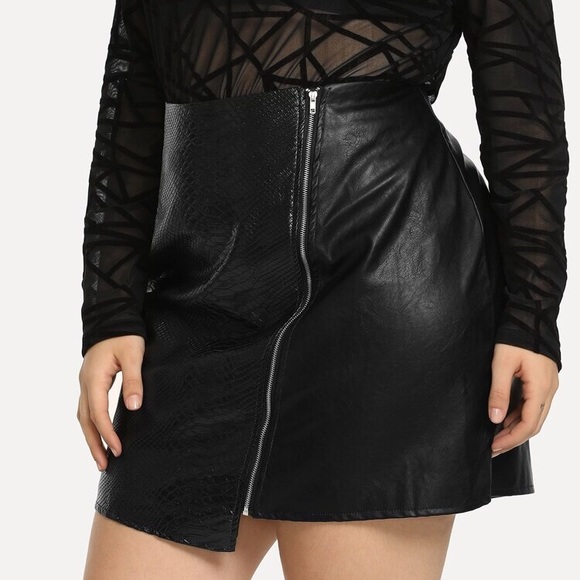 SHEIN Black Faux Alligator Zippered Mini Skirt - Picture 4 of 8